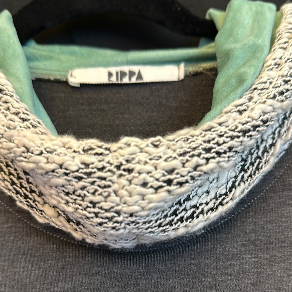 Colorblock Hoodie with Patterned Sleeves Rippa - Picture 3 of 10